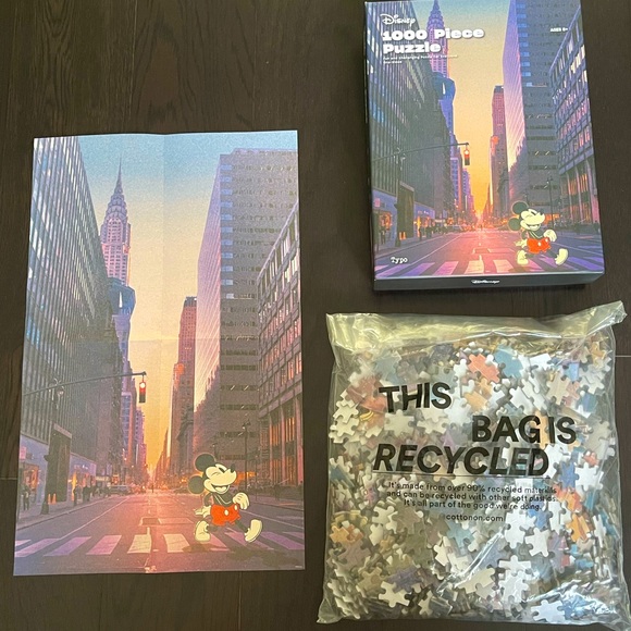Disney NYC Mickey Typo Puzzle (1000 pieces) - Picture 2 of 2